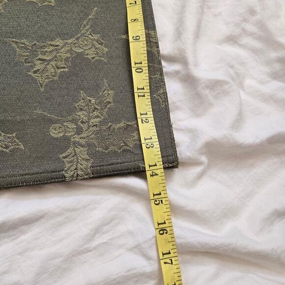 Holly Berry Set of 4 Placemat/Napkin w Gold/Silver Tone Jingle Bell Napkin Rings - Picture 12 of 16